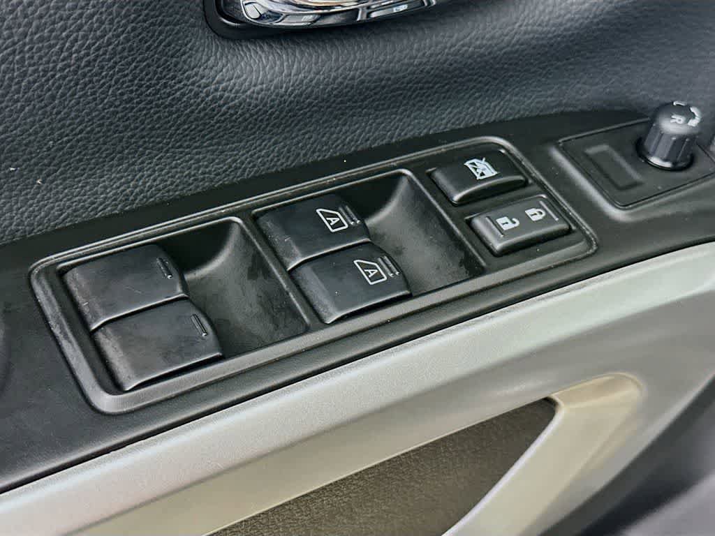 Used 2024 Nissan Titan SV w/ SV Convenience Package AWD/4WD image 29