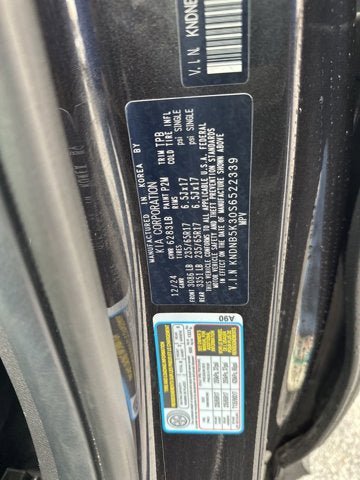 Used 2025 Kia Carnival FWD image 17