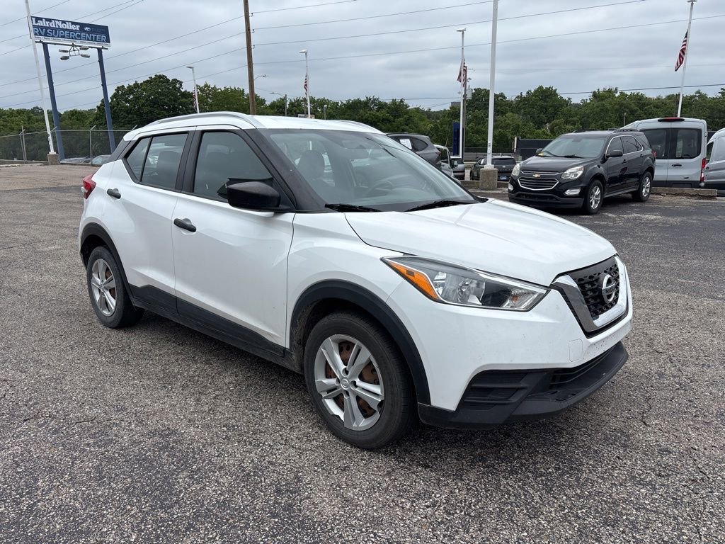 Used 2018 Nissan Kicks S FWD image 1