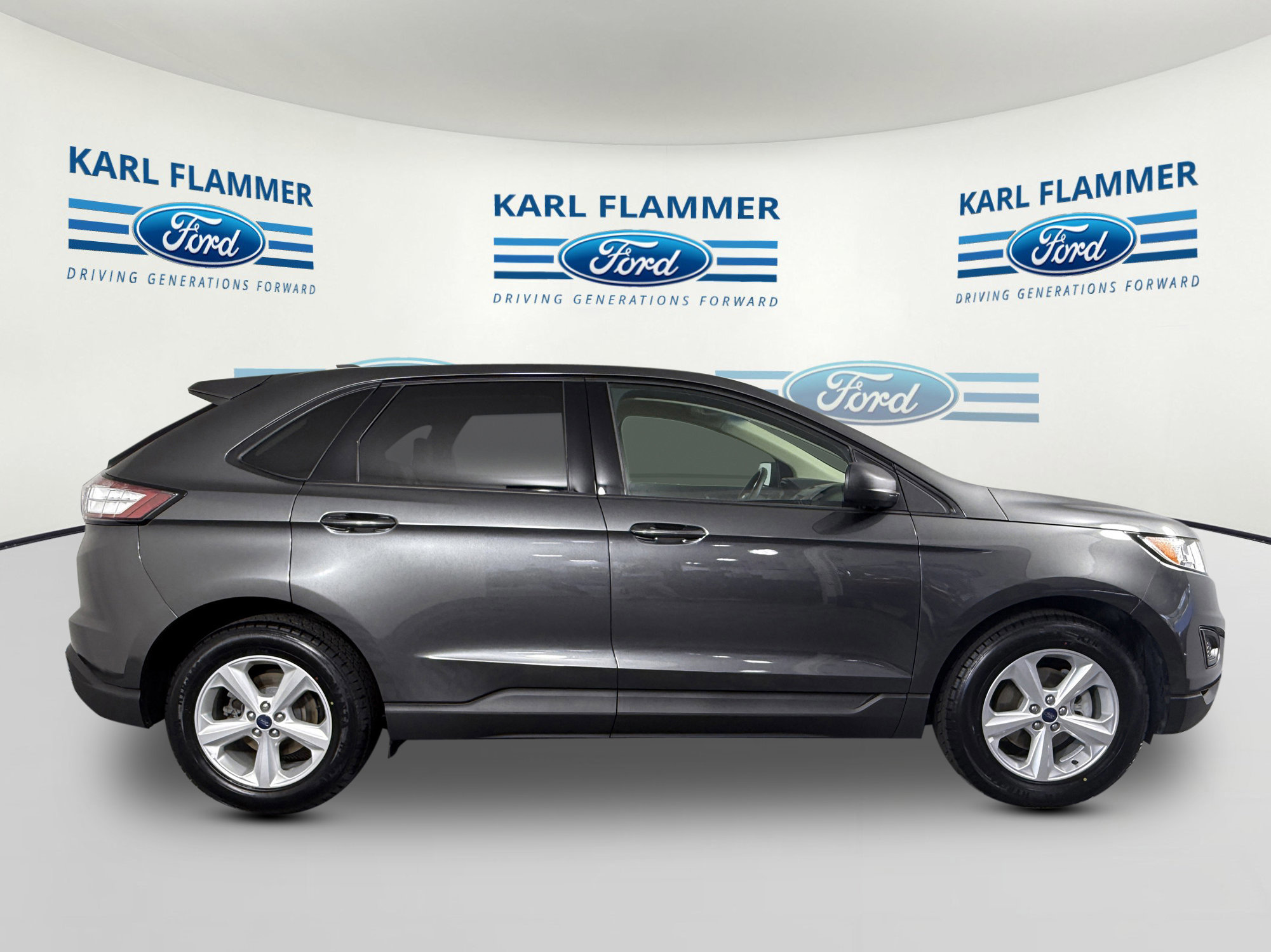 Certified 2018 Ford Edge SE image 2