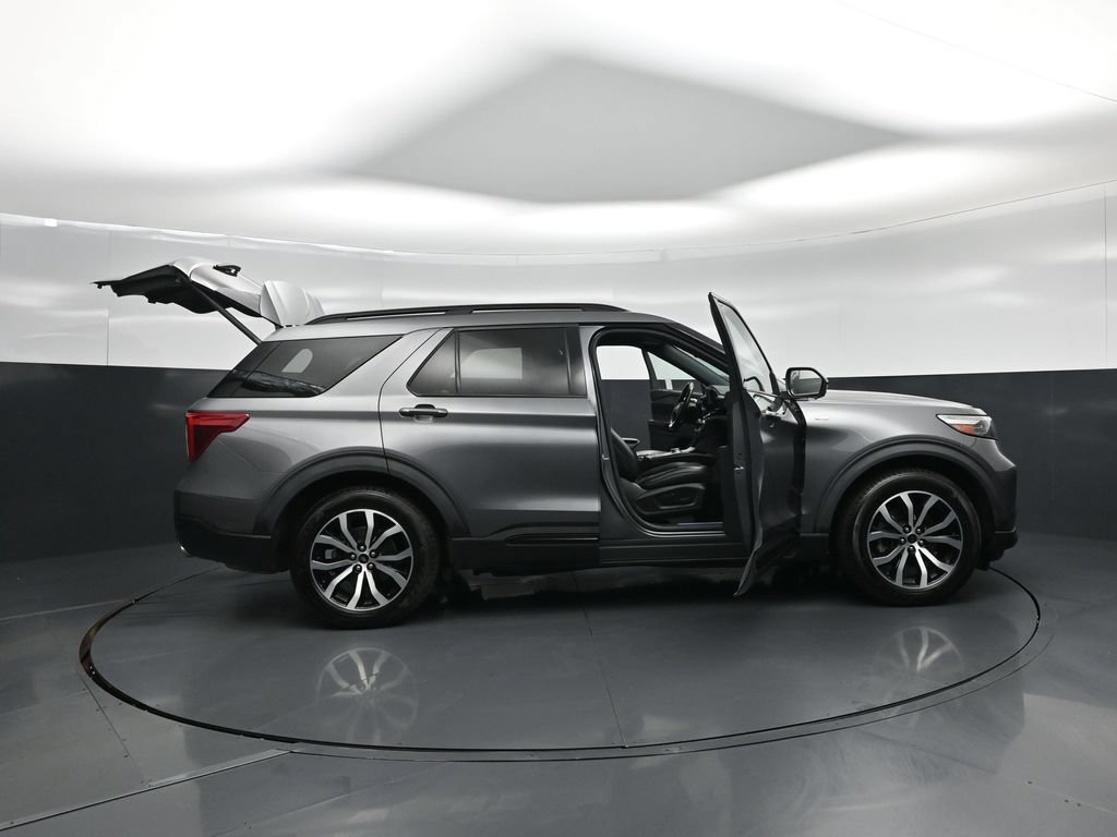 Certified 2023 Ford Explorer ST-Line w/ Class IV Trailer Tow Package RWD image 4