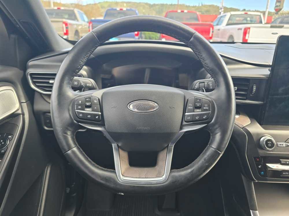 Certified 2020 Ford Explorer Platinum w/ Premium Technology Package image 11