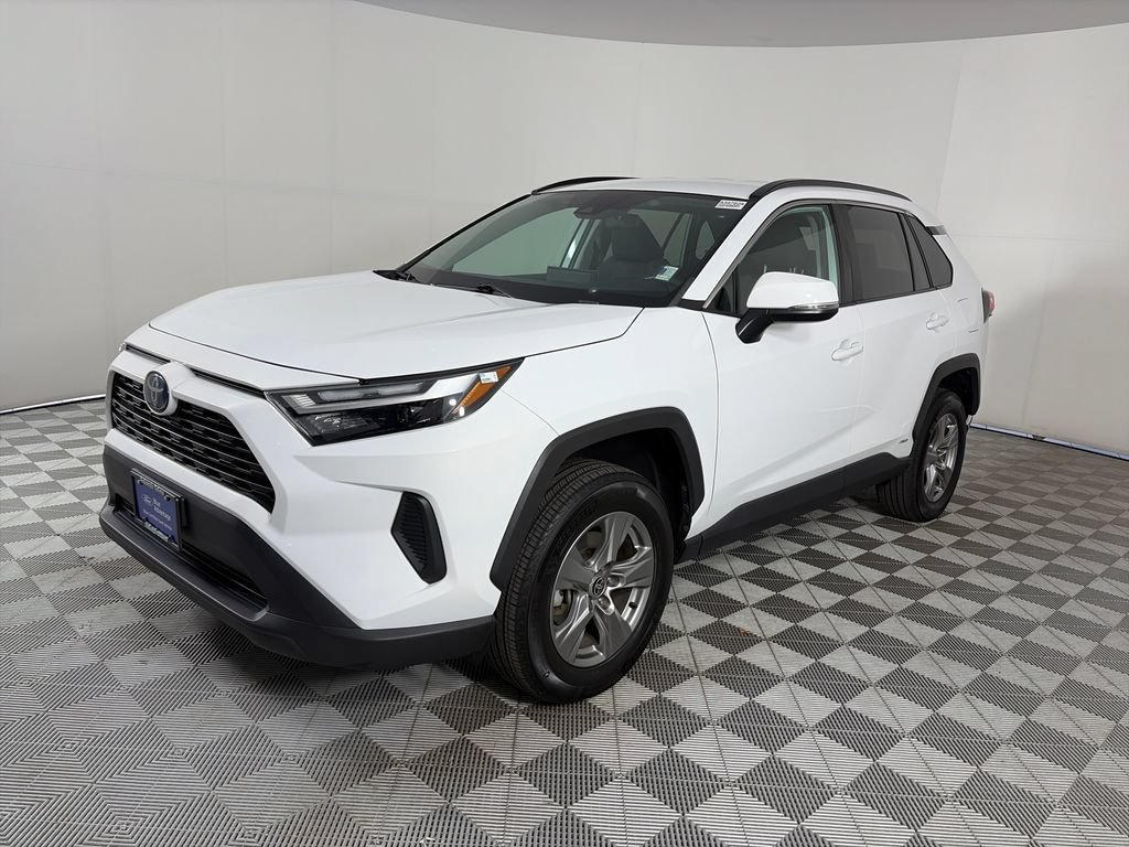 Used 2024 Toyota RAV4 XLE AWD/4WD image 3
