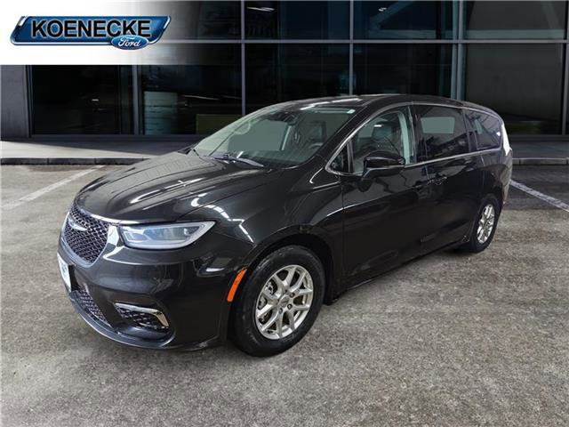 Used 2023 Chrysler Pacifica Touring-L image 8