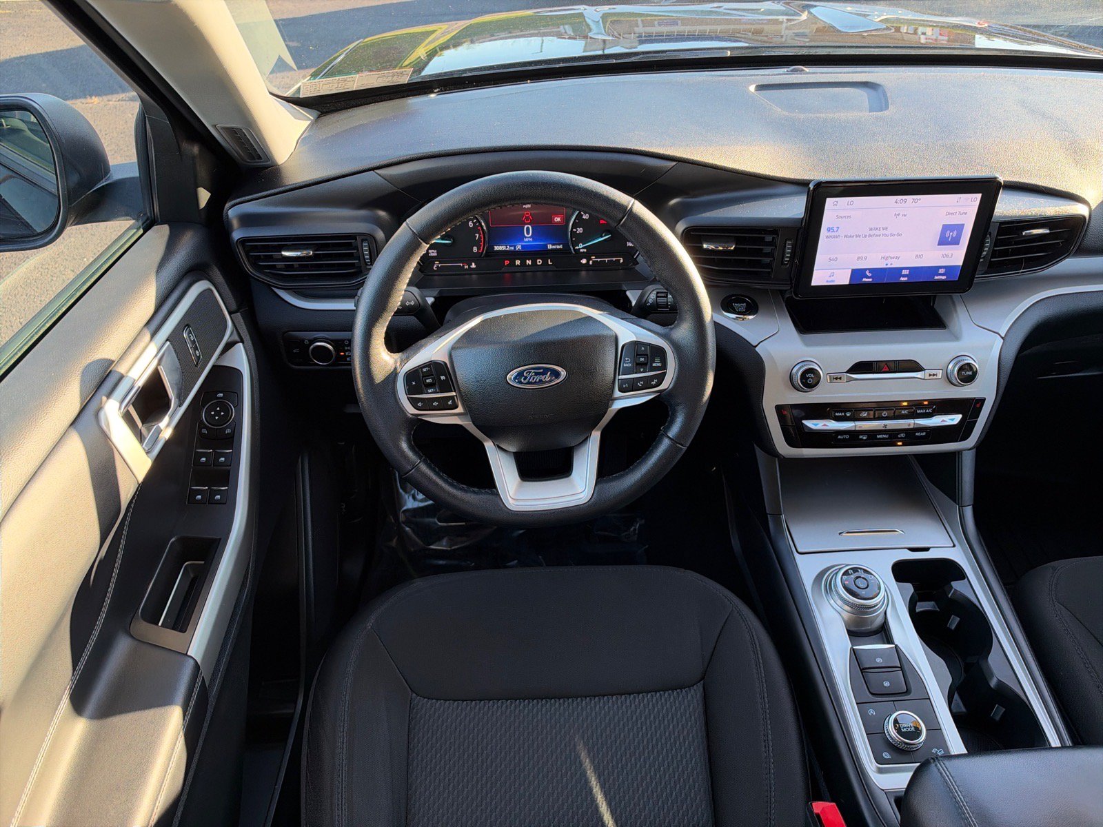 Certified 2023 Ford Explorer XLT AWD/4WD image 2
