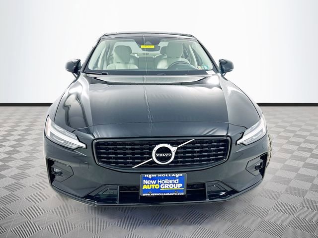 Used 2022 Volvo S60 B5 Momentum w/ Premium Package image 3