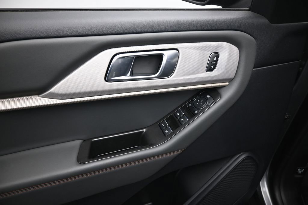 Certified 2025 Ford Explorer Active RWD image 11