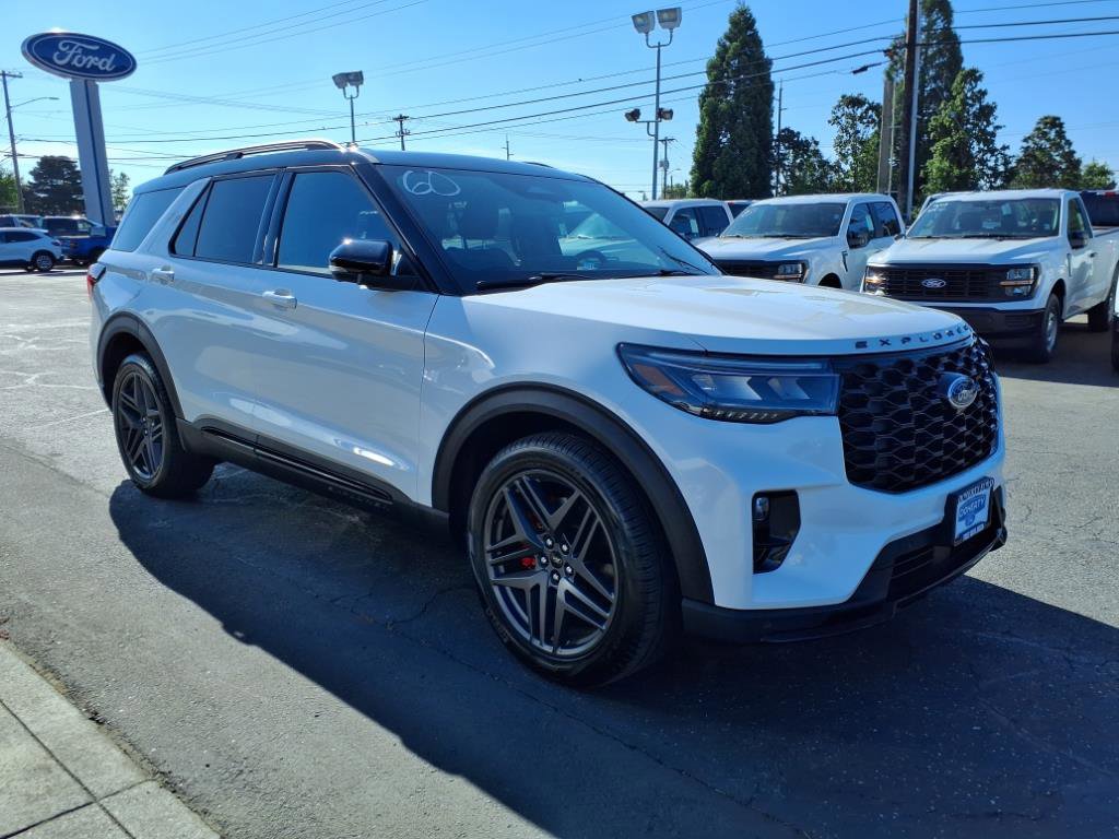 Certified 2025 Ford Explorer ST image 3