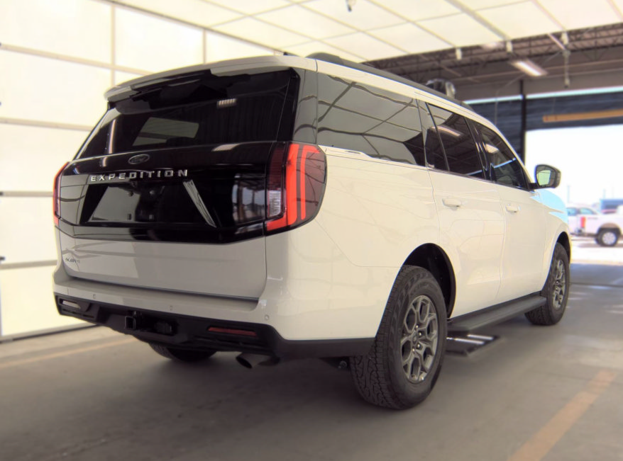 Certified 2025 Ford Expedition Active RWD image 2