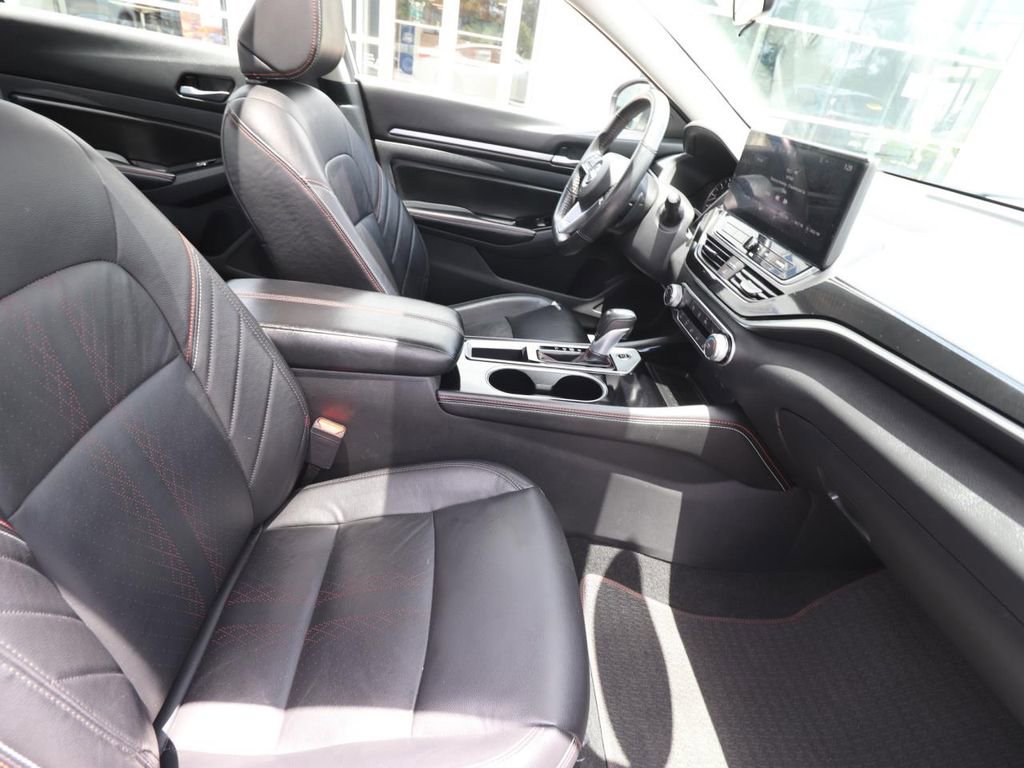 Used 2024 Nissan Altima 2.5 SR w/ SR Premium Package FWD image 14