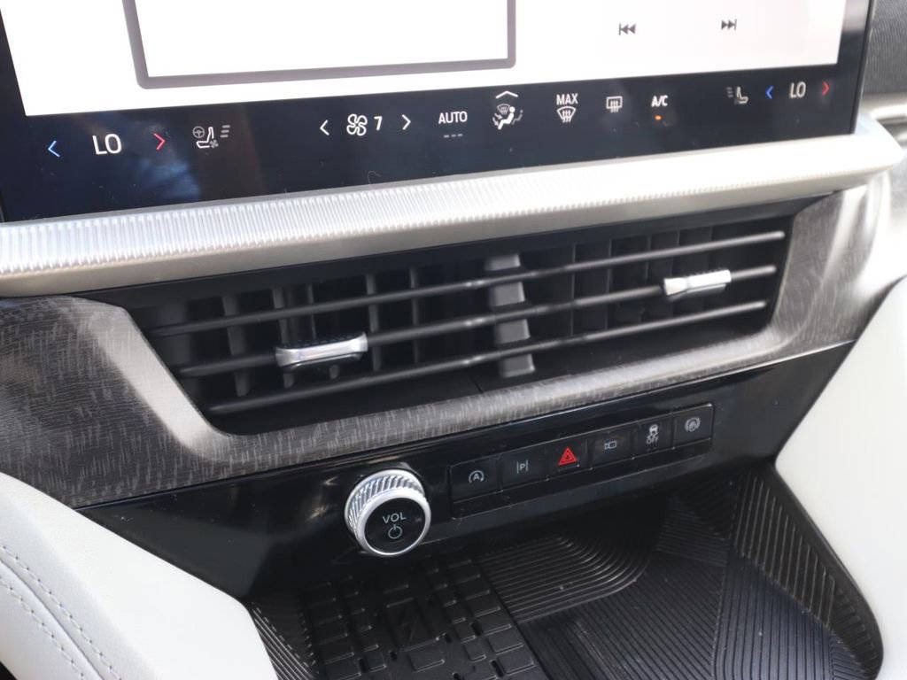 Certified 2025 Ford Explorer Platinum w/ LUX Leather Package image 20