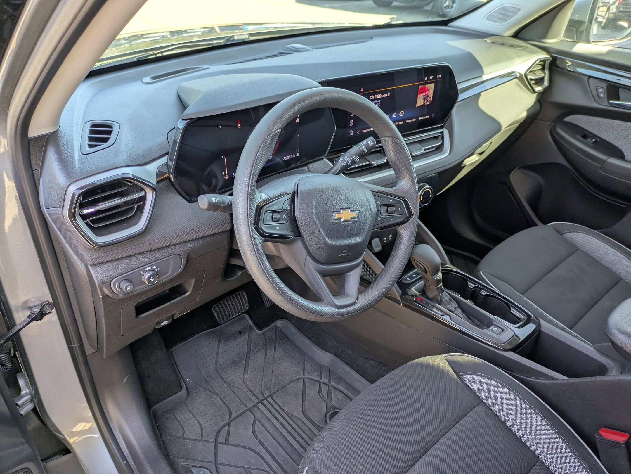 Used 2025 Chevrolet TrailBlazer LT w/ Driver Confidence Package image 14