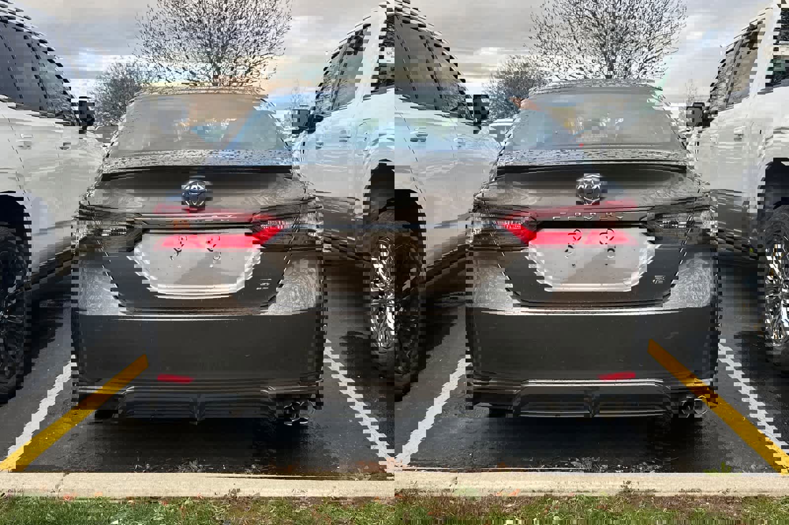 Used 2024 Toyota Camry SE image 5