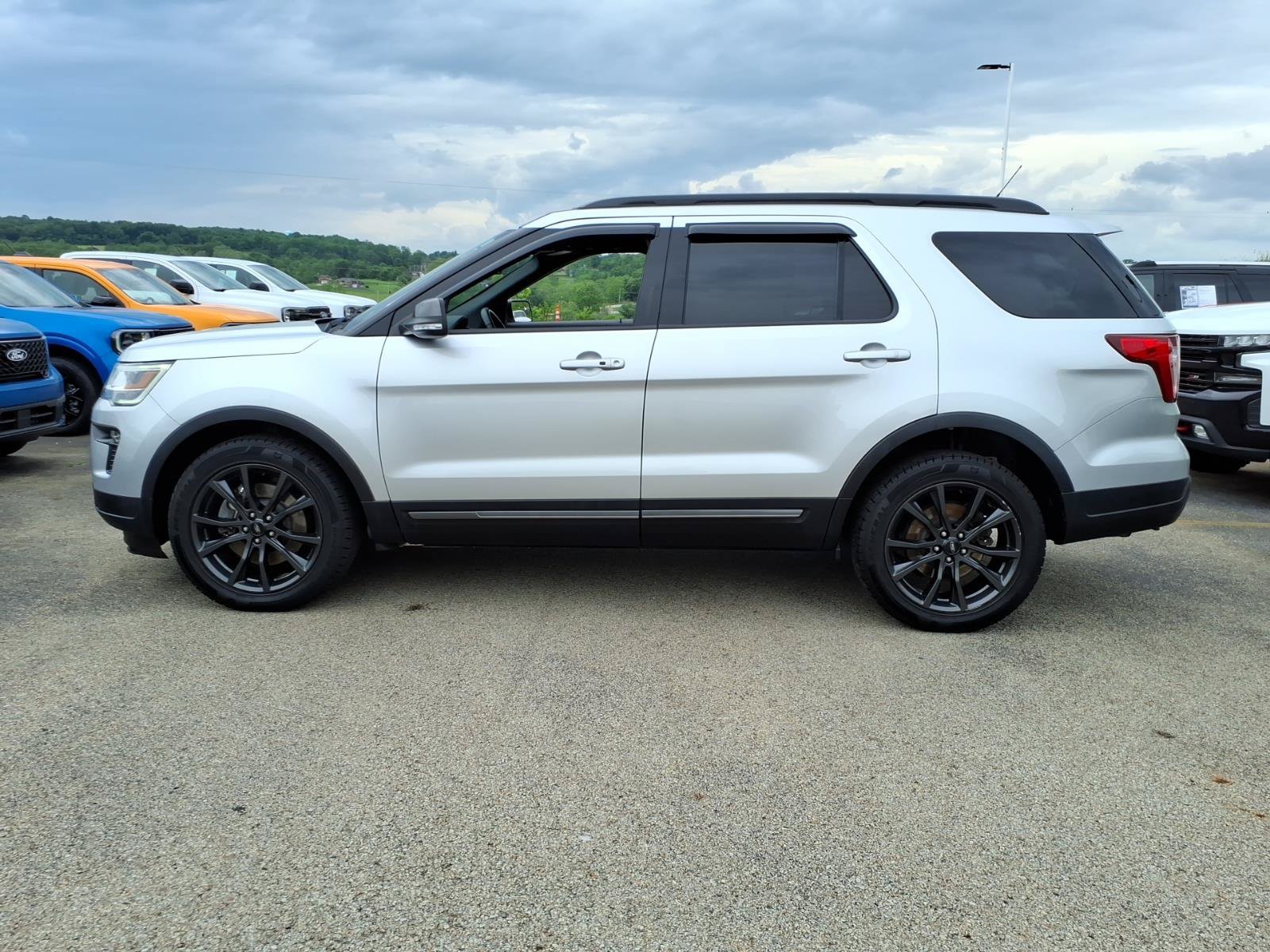 Certified 2018 Ford Explorer XLT w/ Equipment Group 202A AWD/4WD image 4