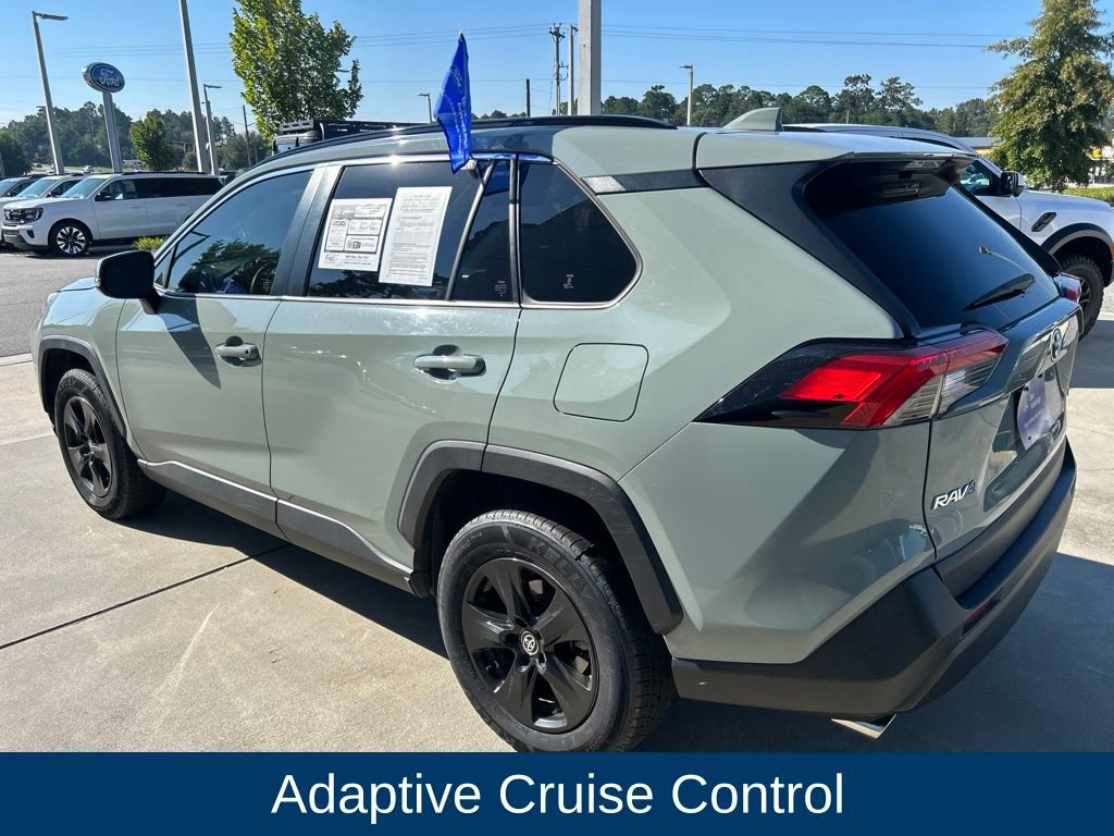 Used 2021 Toyota RAV4 XLE w/ Convenience Package FWD image 5