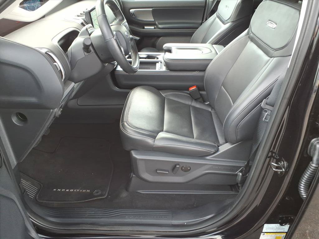 Certified 2025 Ford Expedition Platinum AWD/4WD image 5