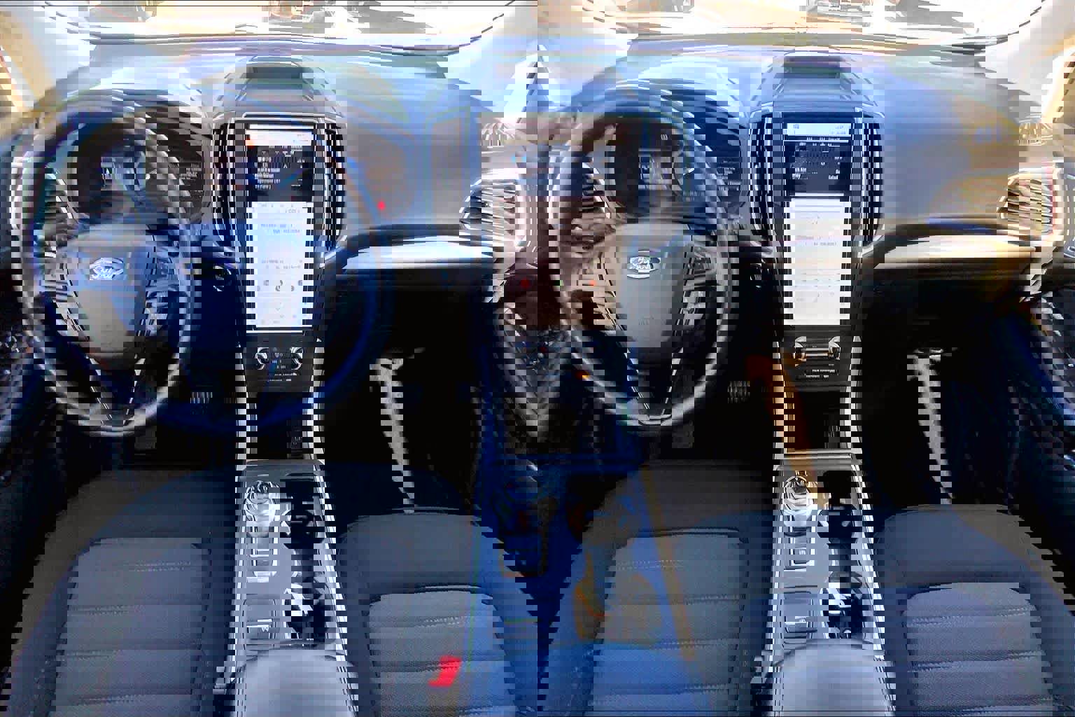 Certified 2024 Ford Edge SE w/ Black Appearance Package image 14