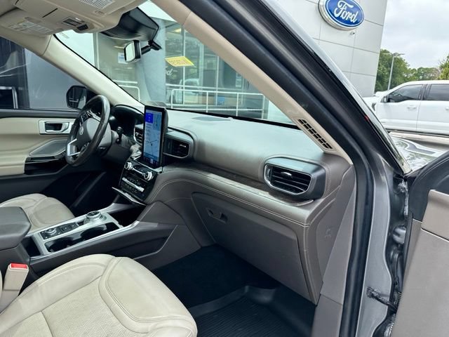Certified 2021 Ford Explorer Platinum w/ Equipment Group 601A AWD/4WD image 57