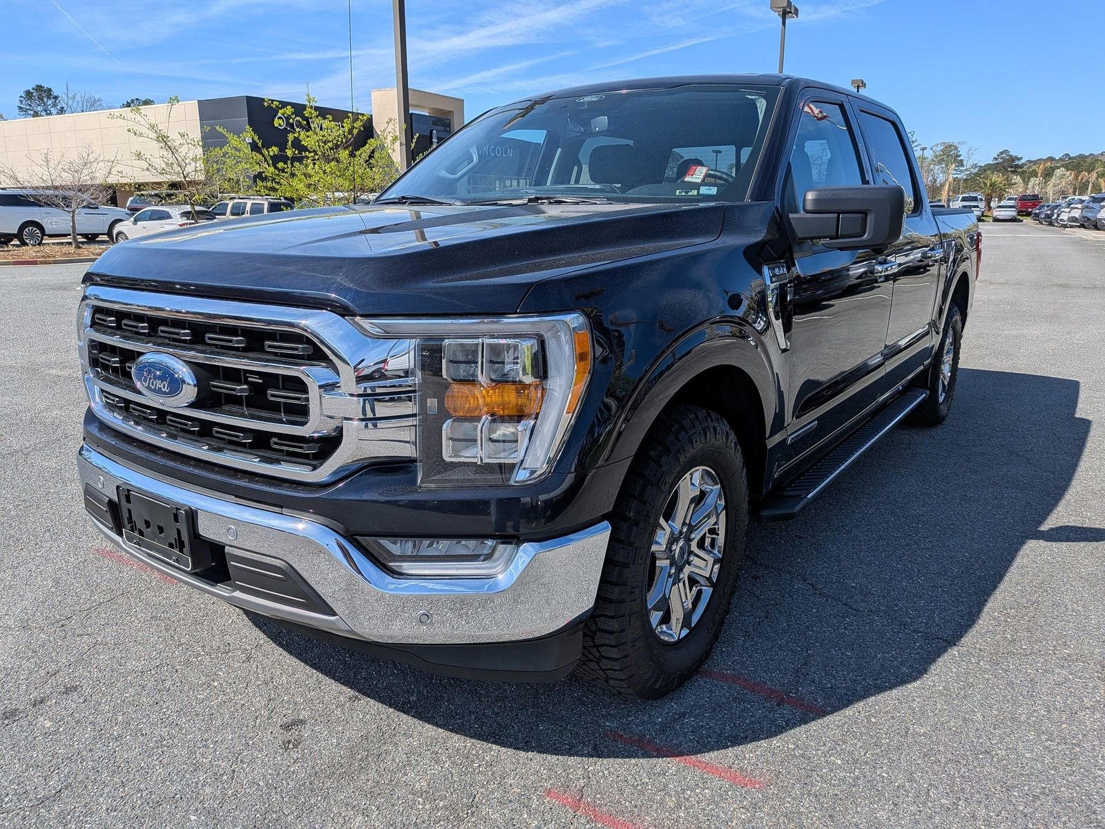 Certified 2021 Ford F150 XLT w/ Equipment Group 302A High image 4