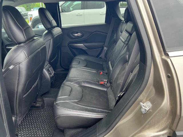 Used 2019 Jeep Cherokee Latitude Plus w/ Comfort/Convenience Group AWD/4WD image 11