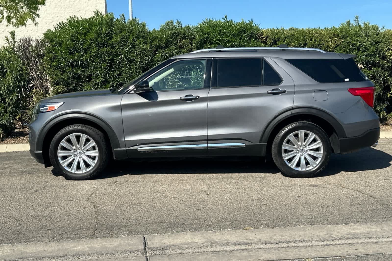 Certified 2021 Ford Explorer Limited w/ Hybrid Equipment Group 310A image 2