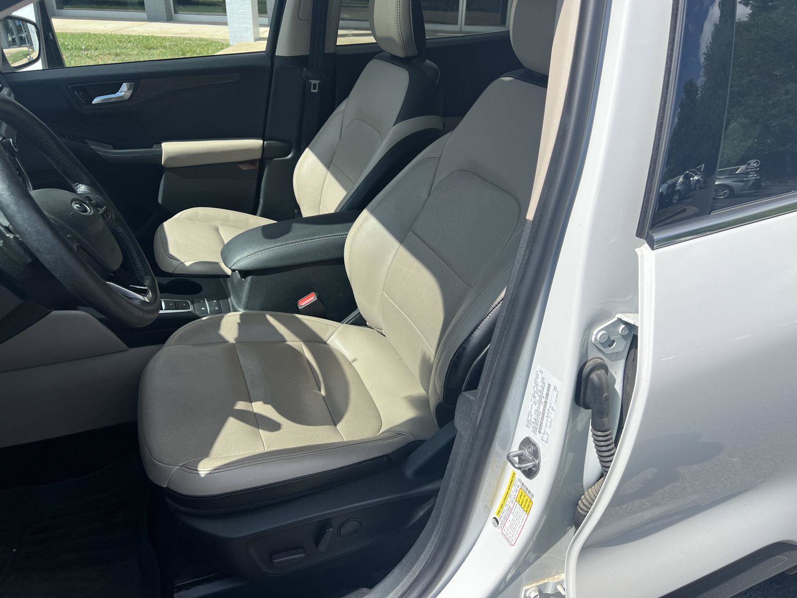 Certified 2020 Ford Escape Titanium w/ Titanium Premium Package 2.0 AWD/4WD image 7