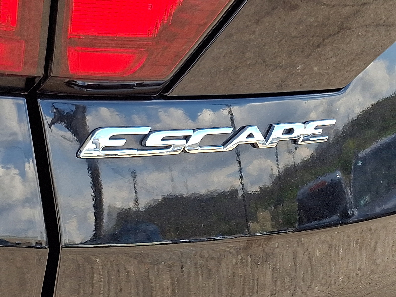 Certified 2019 Ford Escape Titanium AWD/4WD image 30
