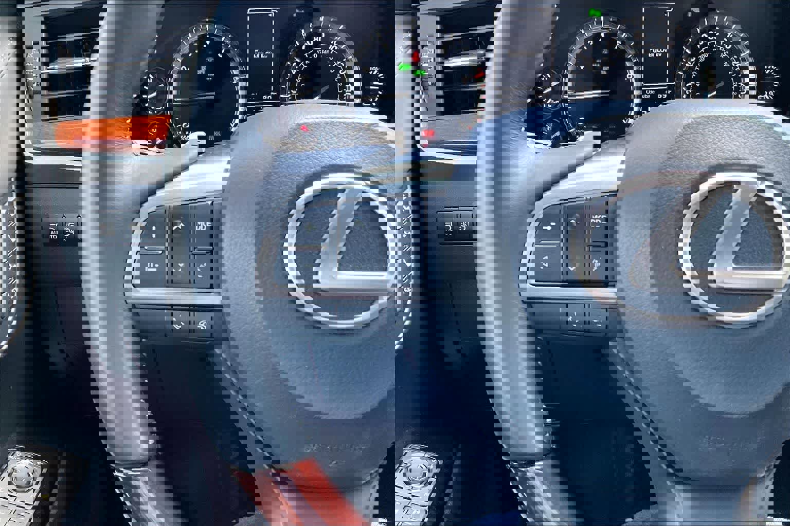 Used 2019 Lexus LX 570 4WD image 24