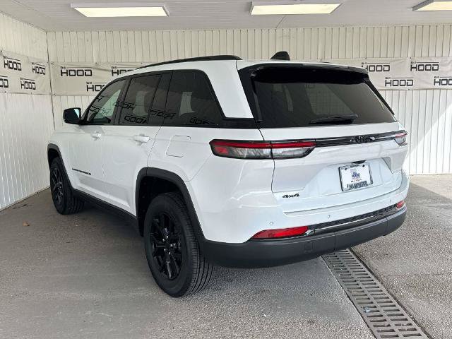 Used 2025 Jeep Grand Cherokee Altitude AWD/4WD image 7