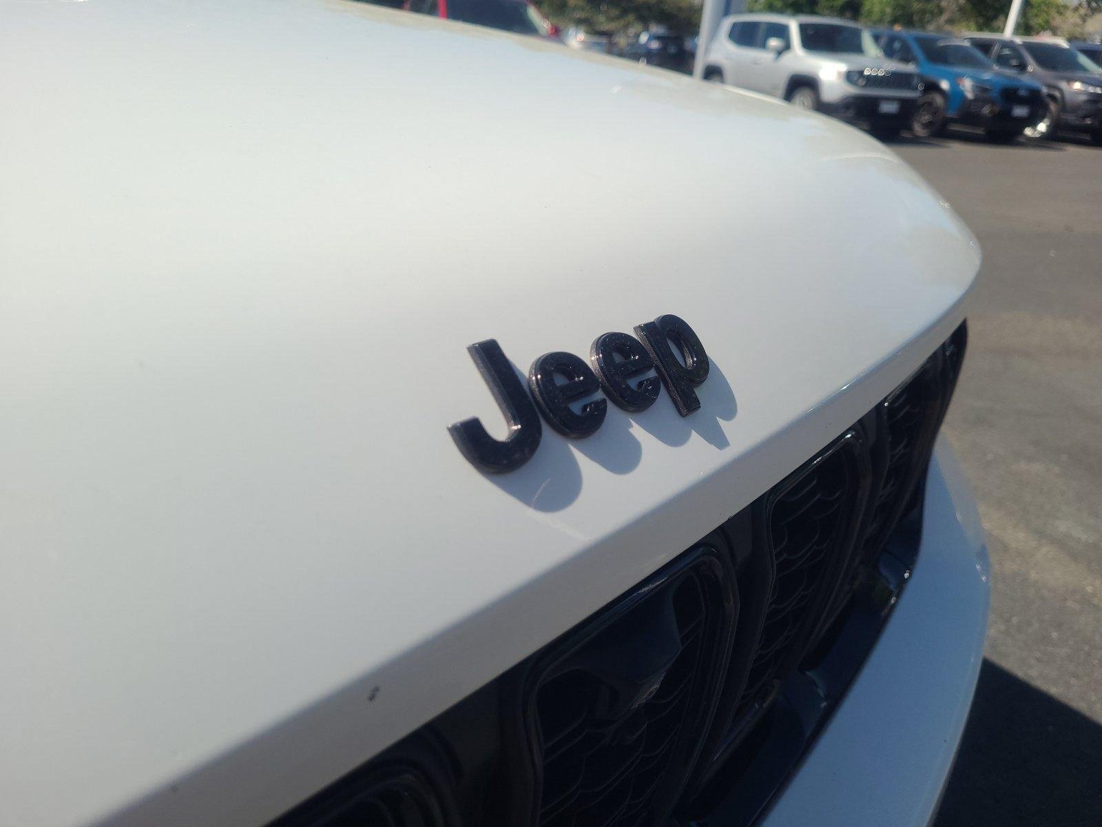 Used 2024 Jeep Grand Cherokee Limited w/ Luxury Tech Group II AWD/4WD image 23