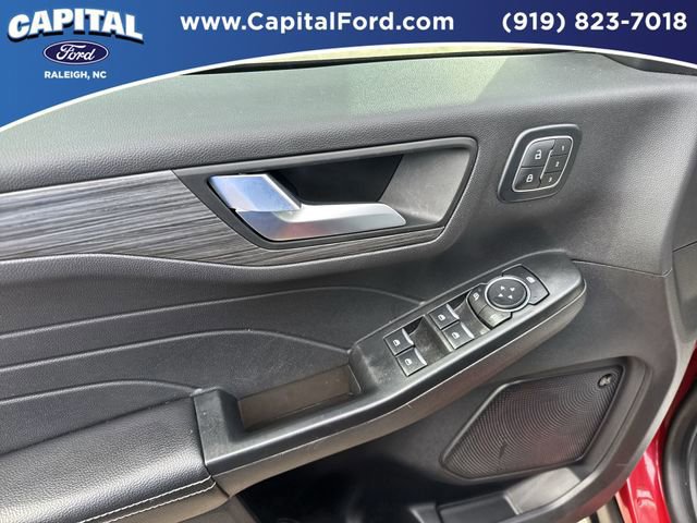 Certified 2025 Ford Escape Platinum w/ Premium Technology Package image 17