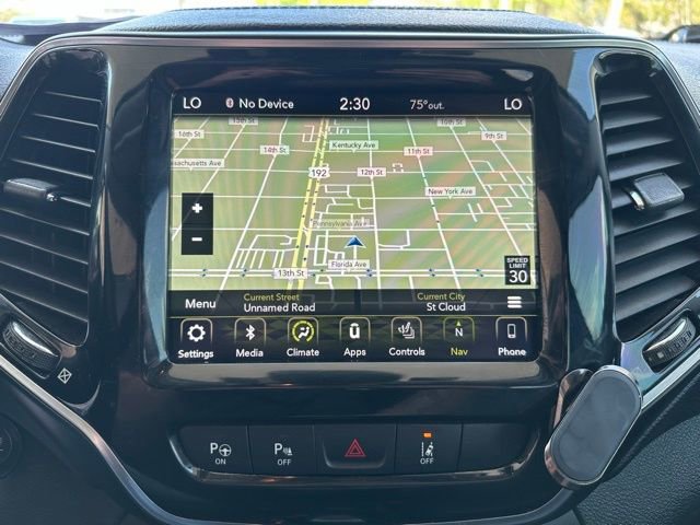 Used 2019 Jeep Cherokee Limited w/ Luxury Group AWD/4WD image 18