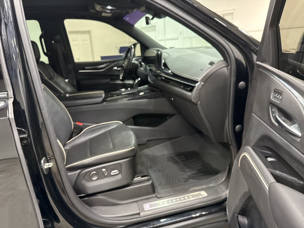 Used 2021 Cadillac Escalade Sport w/ Driver Assist Tech Package AWD/4WD image 24