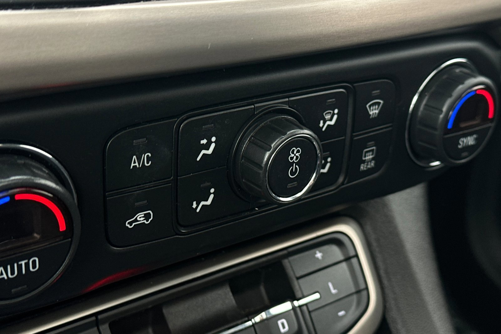 Used 2021 GMC Acadia Denali w/ Denali Technology Package image 24