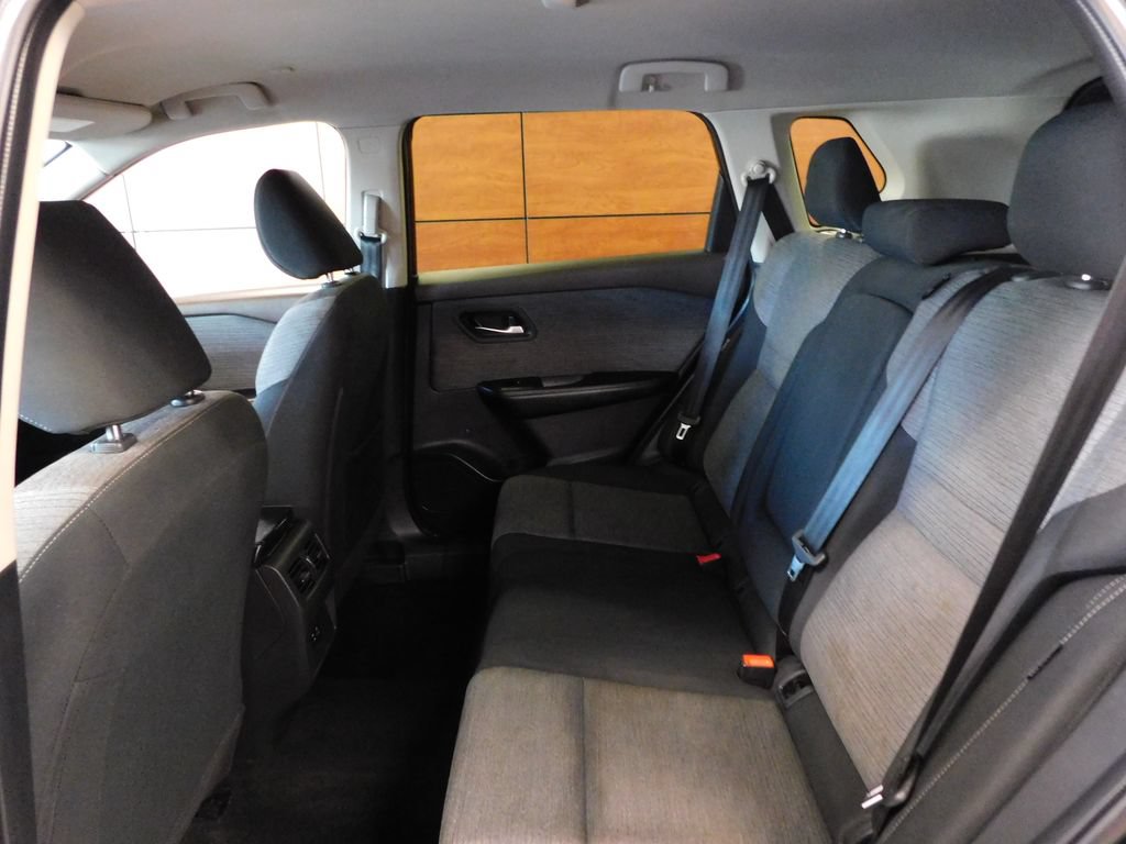 Used 2023 Nissan Rogue SV FWD image 31