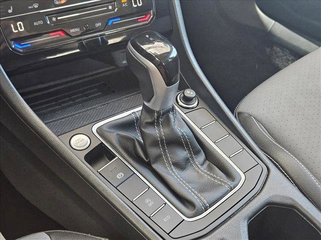Used 2025 Volkswagen Jetta SE FWD image 12