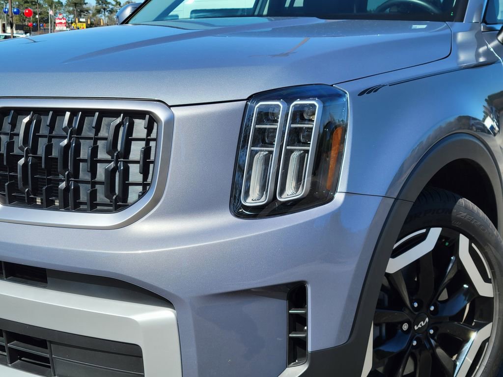 Used 2024 Kia Telluride EX w/ EX Captain's Chair Package image 10