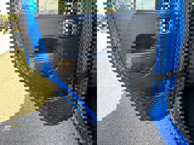 Used 2025 Jeep Gladiator Sport image 14