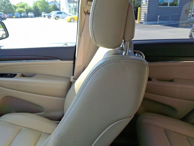 Used 2018 Jeep Grand Cherokee Limited image 18