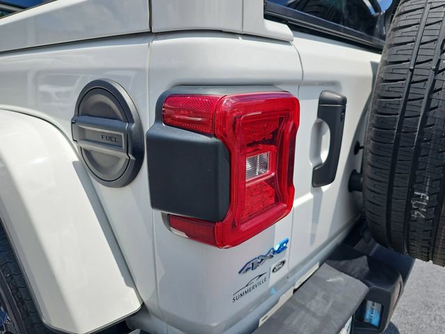 Used 2022 Jeep Wrangler Unlimited Sahara w/ Cold Weather Group AWD/4WD image 34