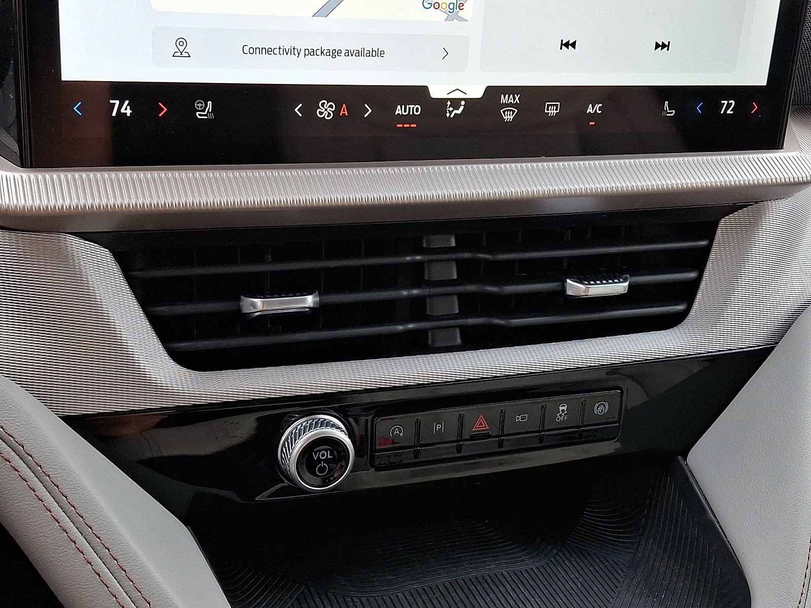 Certified 2026 Ford Explorer Active w/ Active Comfort Package RWD image 14