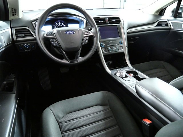 Certified 2020 Ford Fusion SE image 4