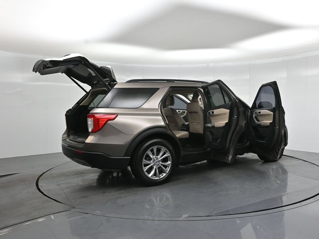 Certified 2021 Ford Explorer XLT w/ Equipment Group 202A RWD image 6