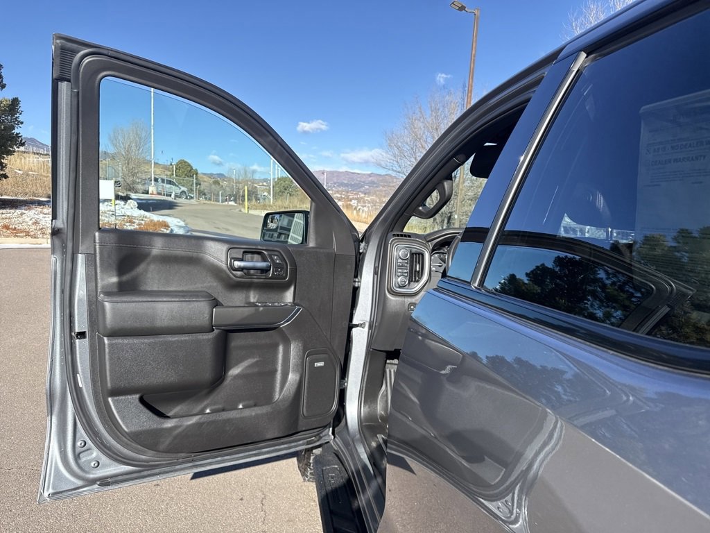 Used 2022 GMC Sierra 1500 AT4 w/ AT4 Preferred Package image 11