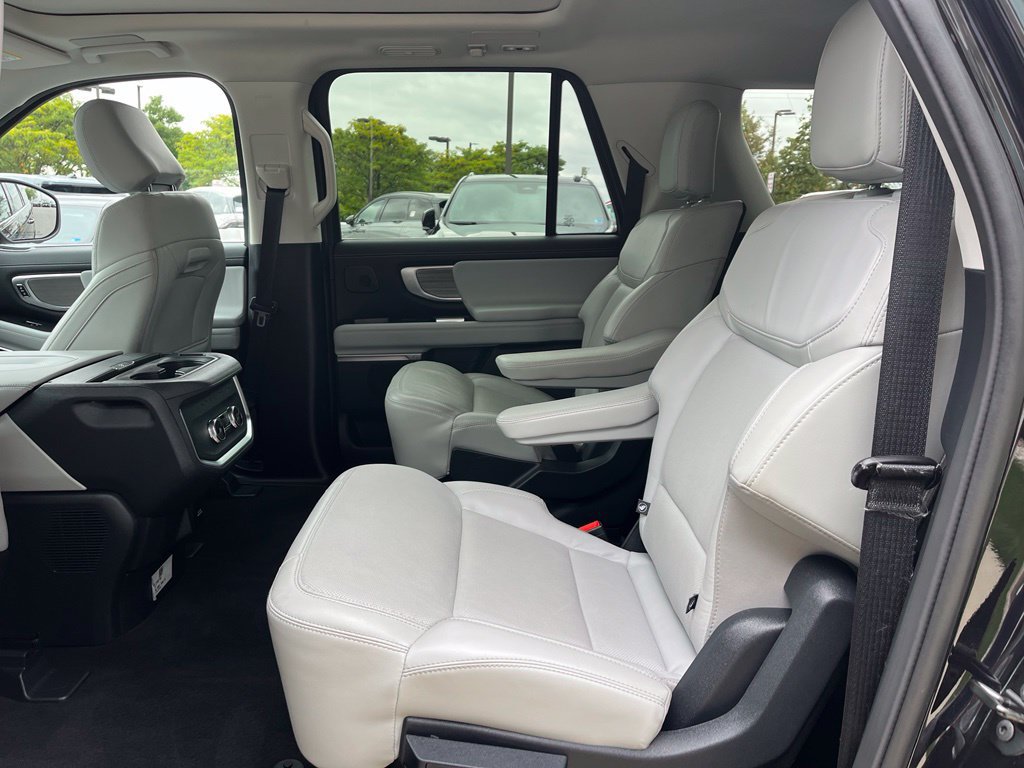 Certified 2025 Ford Expedition Max Platinum w/ Driver's Package AWD/4WD image 13