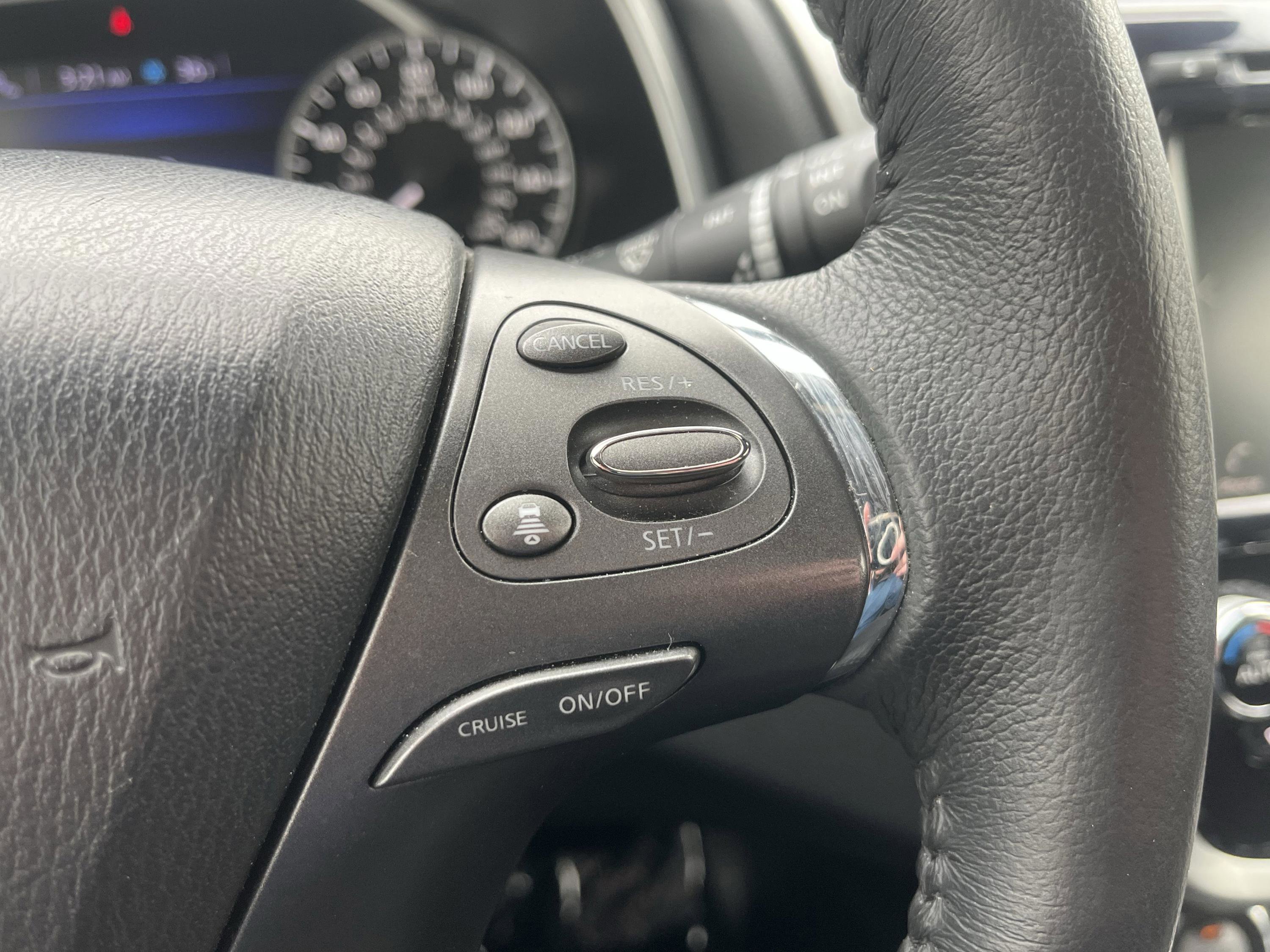 Used 2023 Nissan Murano SV w/ SV Midnight Edition Package image 16