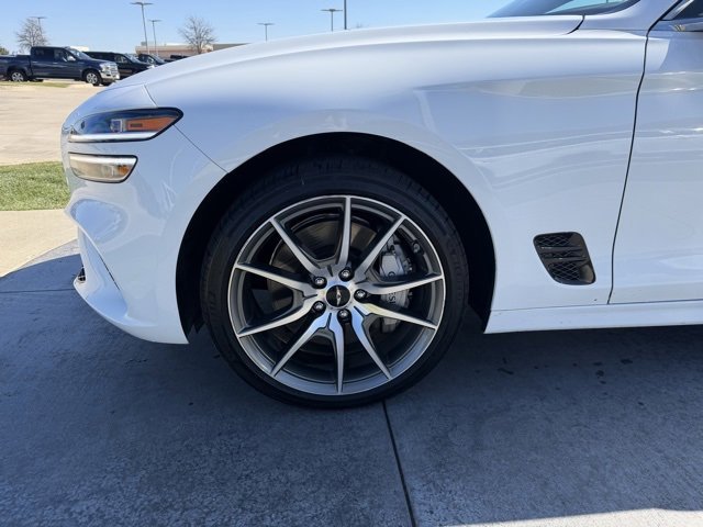 Used 2025 Genesis G70 2.5T image 6