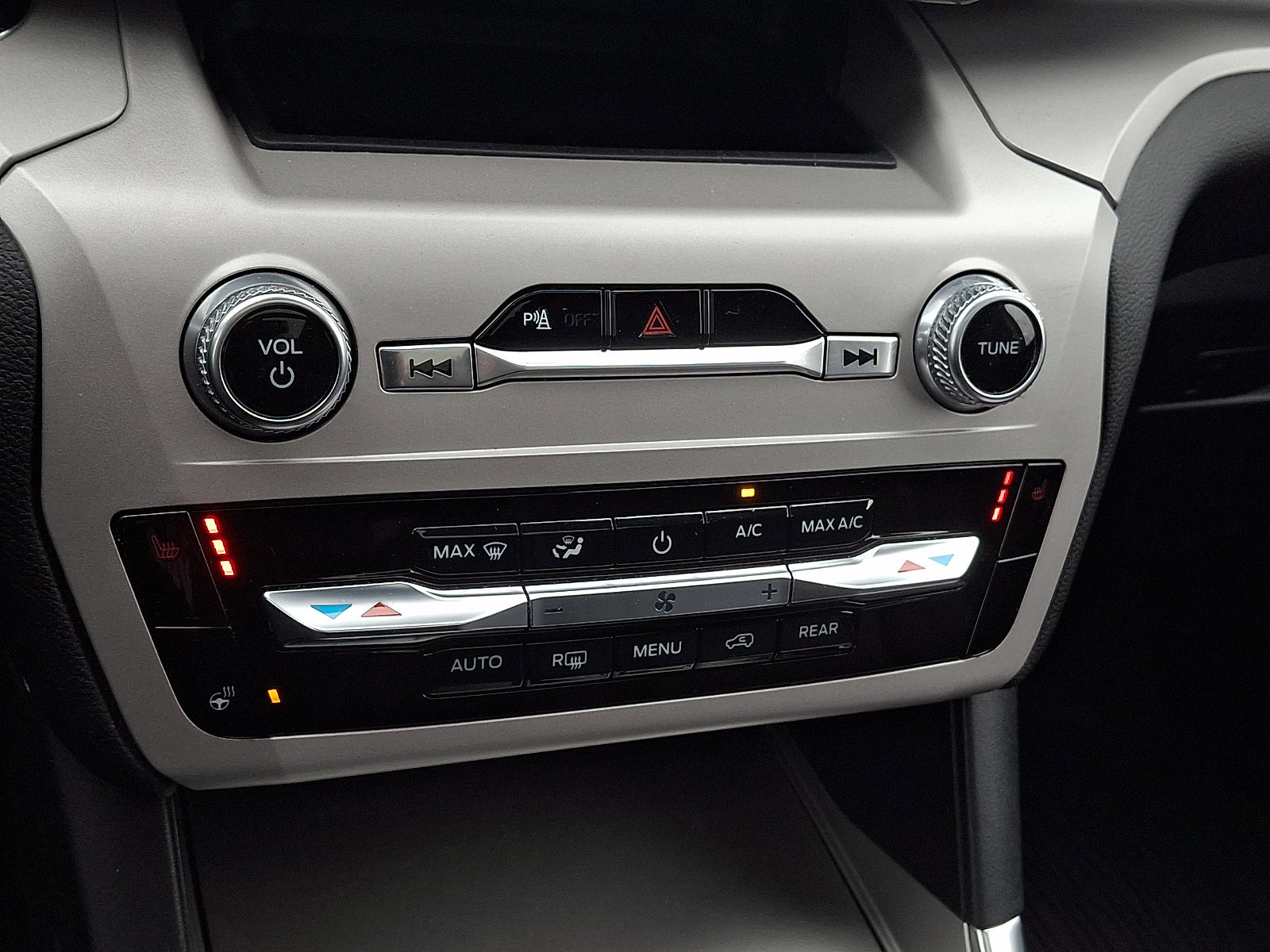 Certified 2023 Ford Explorer XLT w/ Equipment Group 202A image 23