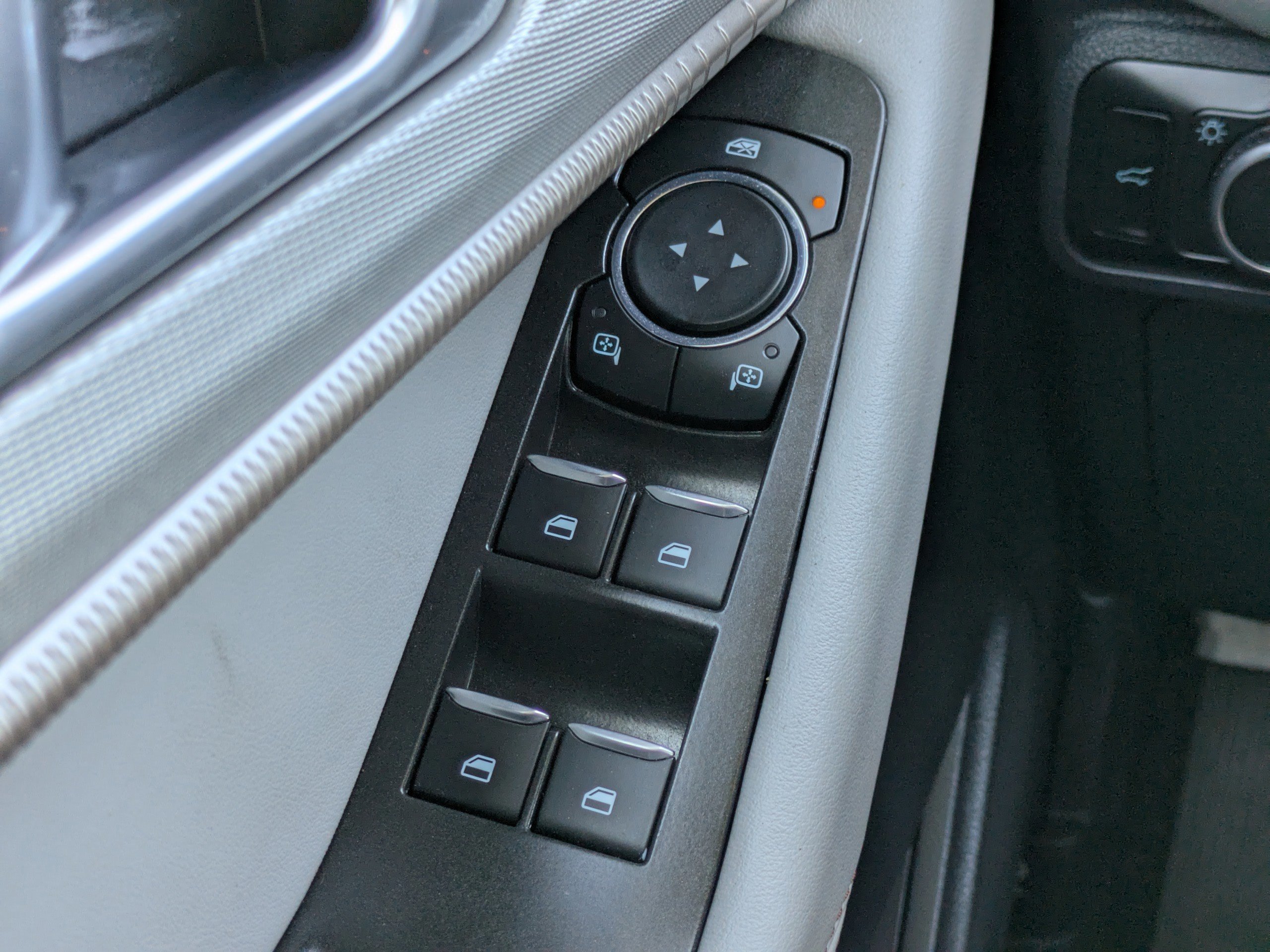 Certified 2025 Ford Explorer Active w/ Active Comfort Package image 20