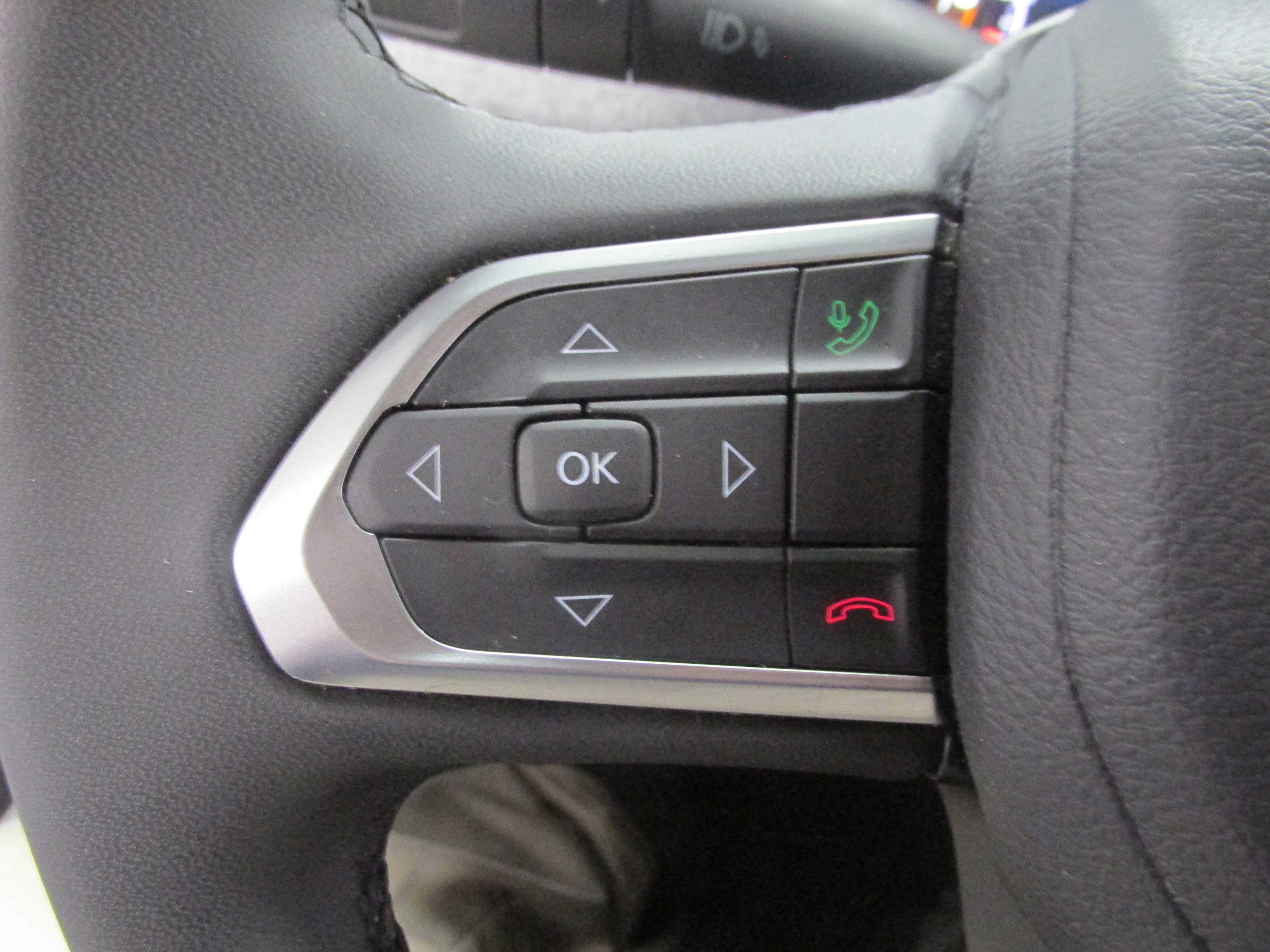 Used 2024 Jeep Compass Latitude image 30